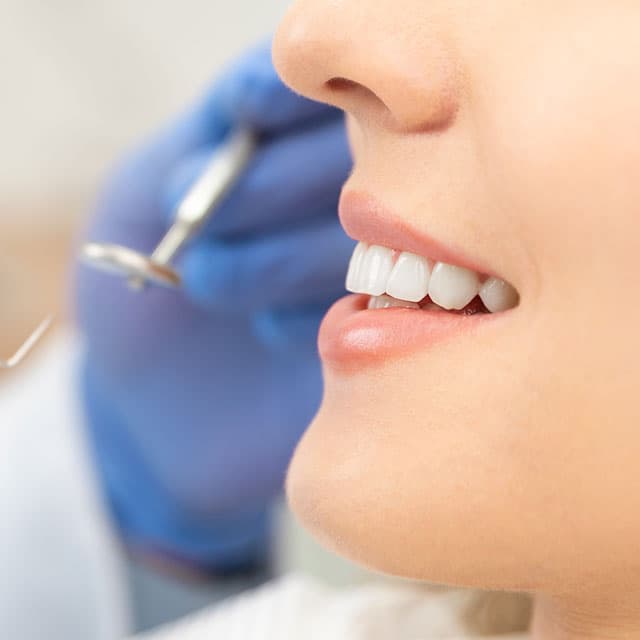 Contacte con nuestra clínica dental